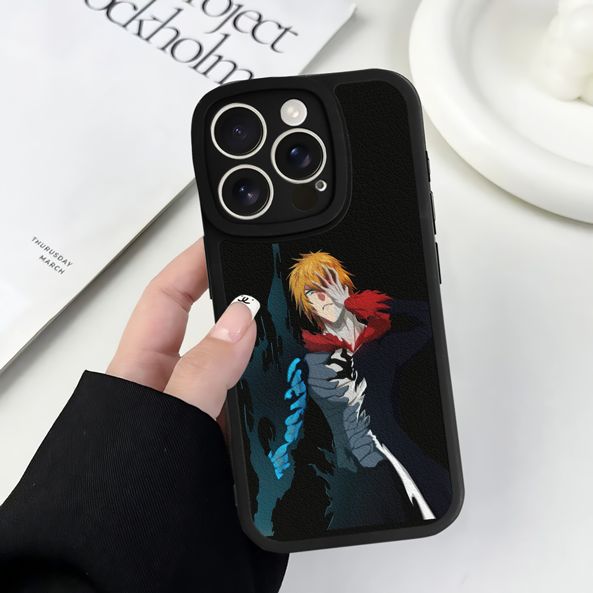 ブリーチ 黒崎一護（くろさき いちご）BLEACH Kurosaki Ichigo 【iPhone 16シリーズ対応】シリコンスマホケース（レザー調） 材質：シリコン